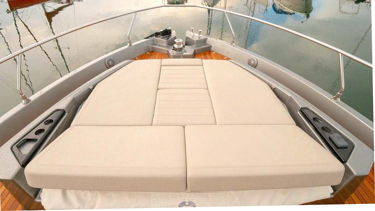 Продается моторная яхта с флайбриджем CRANCHI E52S